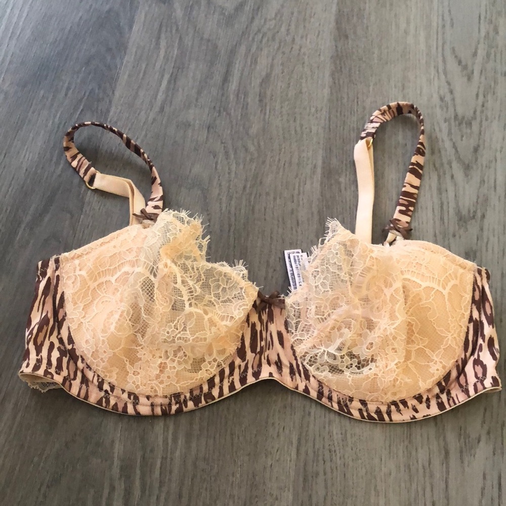 Victoria’s Secret Tan/brown leopard print unlined lace bra
